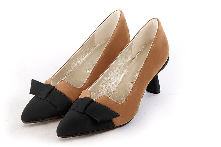 Matt black and camel beige women's dress pumps, with a knot on the front. Tapered toe. Medium spool heels. Front view - Florence KOOIJMAN